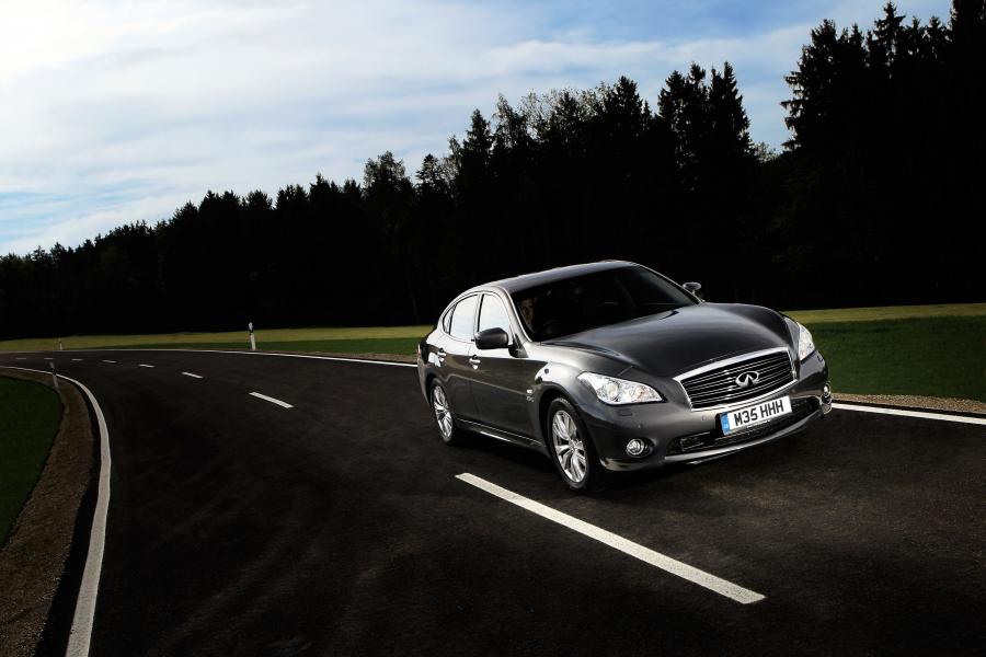  Infiniti M35h GT 2012 года  (фото 4 из 5)